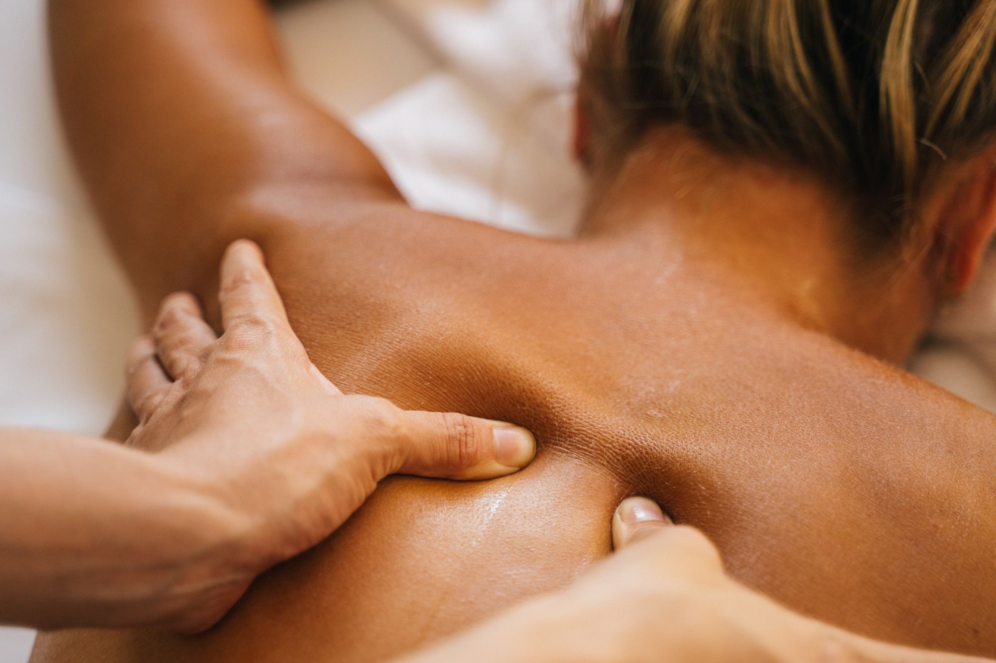 A women enjoying back shaitsu massage at a spa
